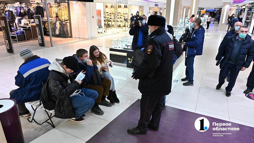 В Челябинске оштрафовали более 100 посетителей магазинов без масок
