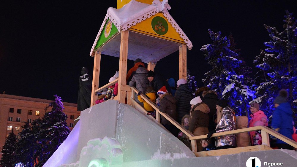 В Челябинске из‑за потепления демонтируют ледовый городок
