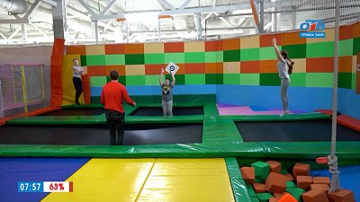 Батут-антистресс в сюжете «Подзарядка на батутах»