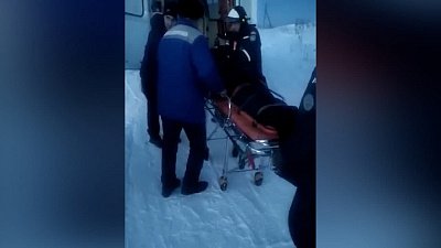 Опасные горки: видео эвакуации пострадавшей в Усть-Катаве