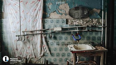 Сырость, коммунальные аварии и постоянный страх сгореть: как живут челябинцы в общежитии на улице Мира