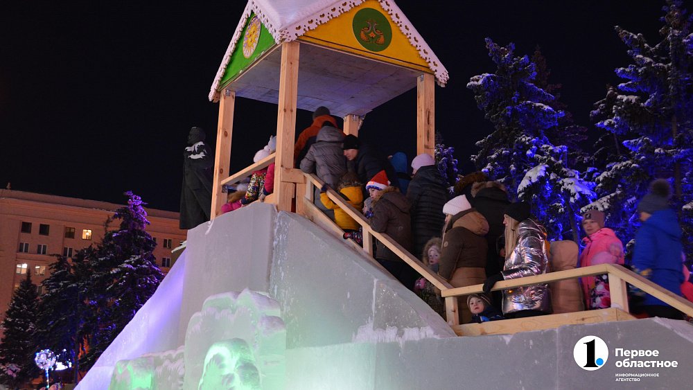 Главный челябинский ледовый городок работает последний день