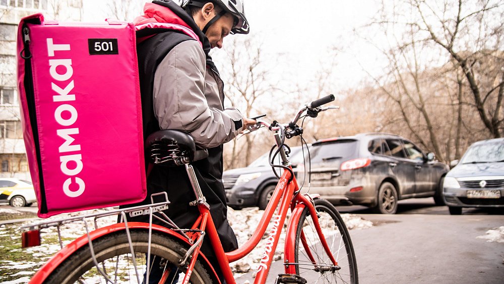 Сбитый в Челябинске курьер пройдет реабилитацию за счет службы доставки