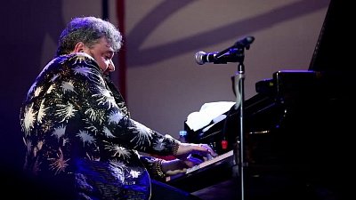 Видео с неистовым музыкантом становится популярным в Челябинске