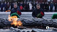В Челябинске Алексей Текслер возложил цветы к Вечному огню