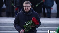 В Челябинске Алексей Текслер возложил цветы к Вечному огню