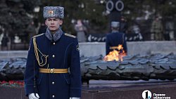 В Челябинске Алексей Текслер возложил цветы к Вечному огню