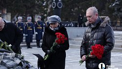В Челябинске Алексей Текслер возложил цветы к Вечному огню