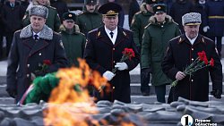 В Челябинске Алексей Текслер возложил цветы к Вечному огню