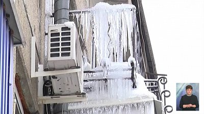 Осторожно — сосульки! Как не стать жертвой?