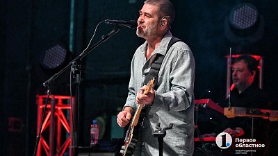 «Сколько лет прошло, все о том же гудят провода...»