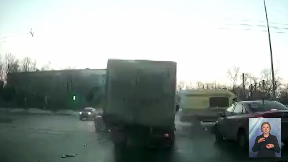 Скорая помощь попала в массовое ДТП в Челябинске
