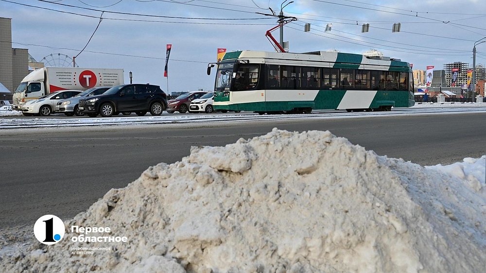 Наталья Котова поручила срочно убрать кучи снега с дорог и улиц Челябинска