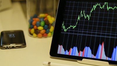 Курс доллара на бирже Forex вырос почти до 108 рублей