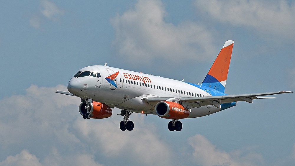 Авиакомпания «Азимут» вывезет челябинцев с юга России