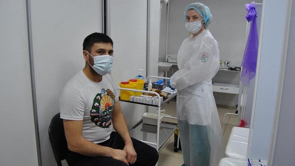 На челябинской птицефабрике «Равис» провели выездную вакцинацию сотрудников-иностранцев