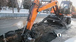 В центре Челябинска ограничили движение транспорта из‑за провала асфальта
