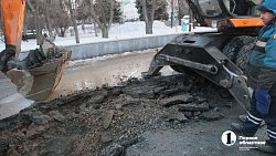 В центре Челябинска ограничили движение транспорта из‑за провала асфальта