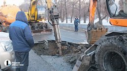 В центре Челябинска ограничили движение транспорта из‑за провала асфальта