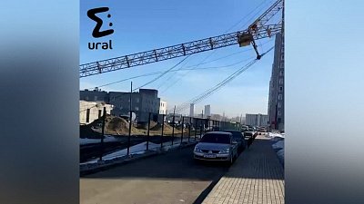 В Челябинске из-за упавшего башенного крана погиб рабочий