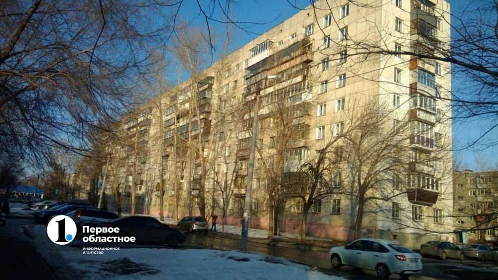 В Челябинске подросток выпала из окна девятого этажа