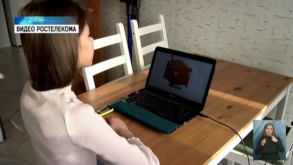 Вместе с экспертами «Ростелекома» подсказываем, что «умного» подарить в Международный женский день