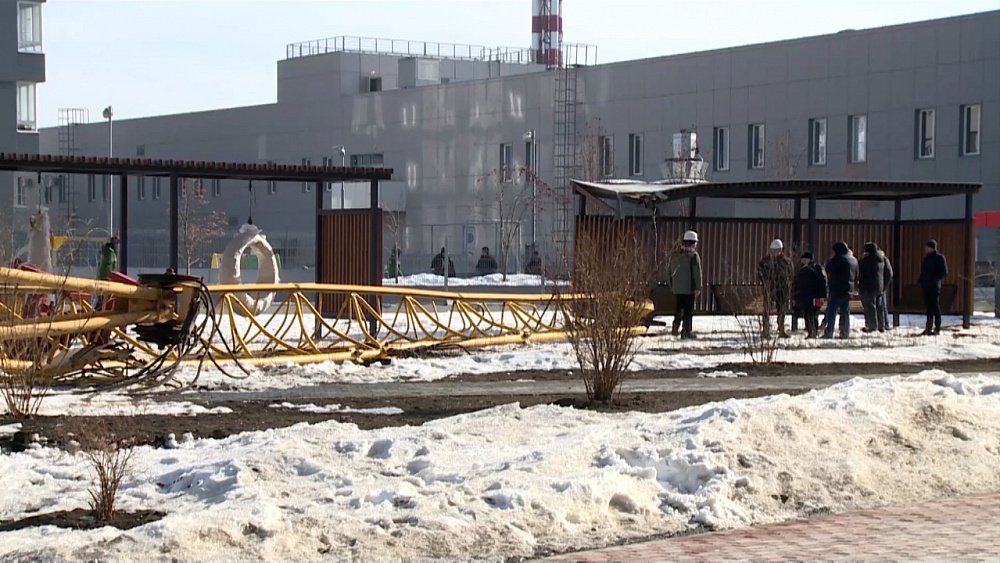 В Челябинске рухнул башенный кран