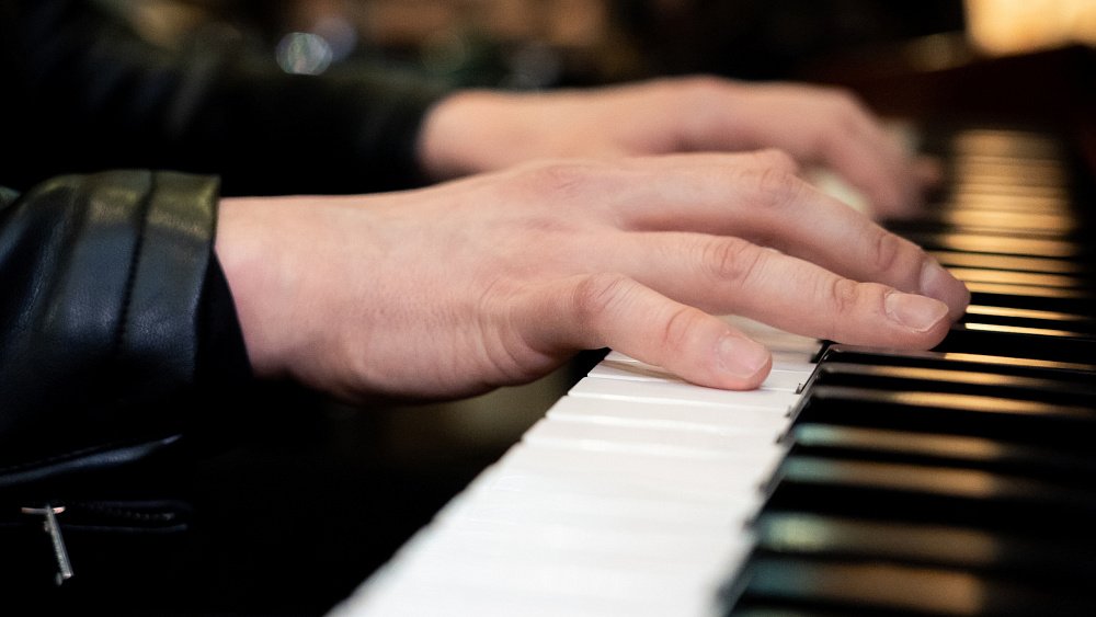 В челябинском баре устроят караоке под фортепиано