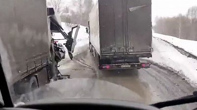 В Челябинской области на трассе М-5 произошло несколько ДТП с фурами