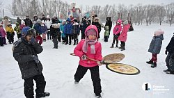 Южноуральцы празднуют Масленицу