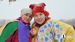 Южноуральцы празднуют Масленицу