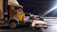 В Челябинске 19-летний водитель легковушки погиб в ДТП с грузовиком