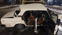 В Челябинске 19-летний водитель легковушки погиб в ДТП с грузовиком