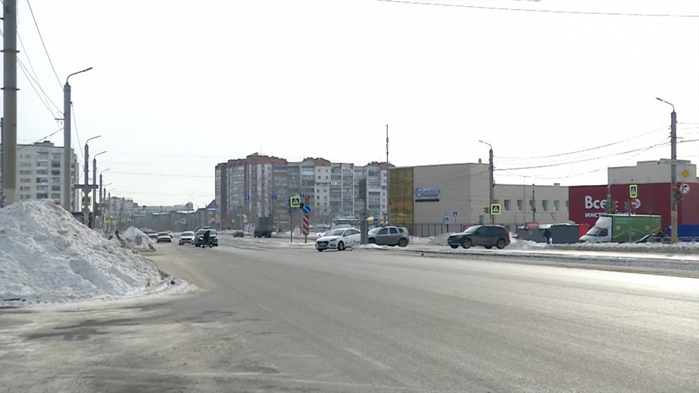 Крайняя полоса завалена снегом: как повернуть?