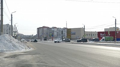 Крайняя полоса завалена снегом: как повернуть?