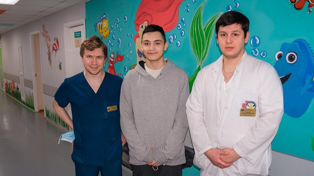 Челябинские врачи спасли подростка с блуждающей селезенкой
