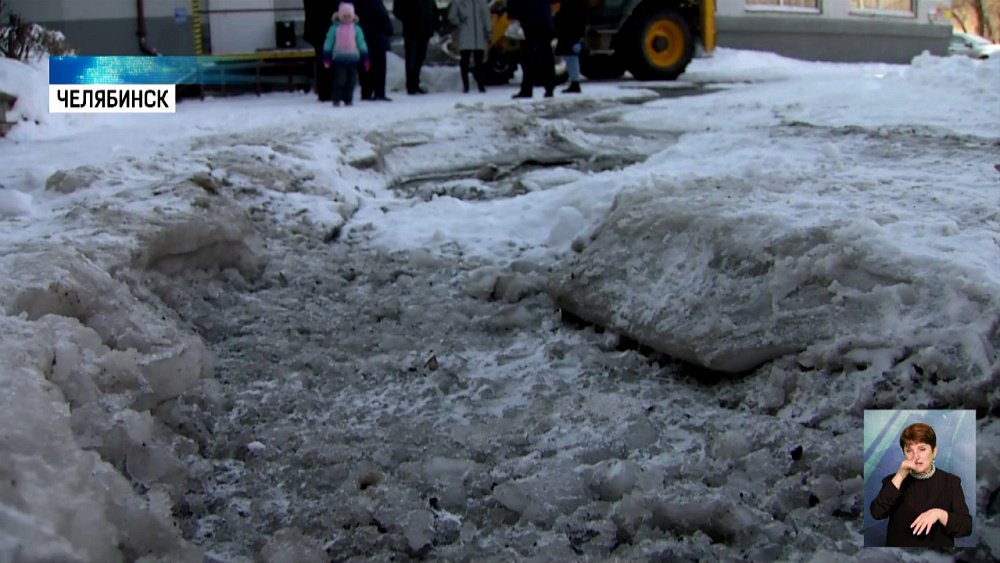 Во дворе дома разлилась «коммунальная» река