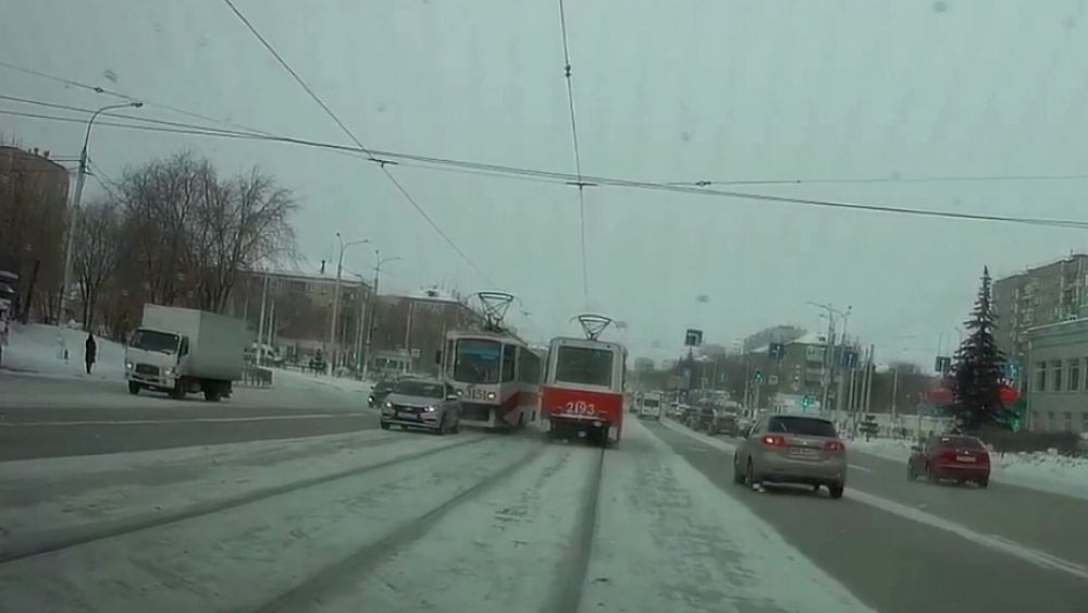 Водителей и пешеходов Магнитогорска предупредили о метелях и сильном ветре
