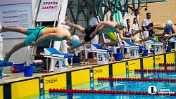 Южноуральцы завоевали два десятка медалей на чемпионате УрФО по плаванию