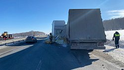 Водитель фуры погиб под Чебаркулем при столкновении трех большегрузов