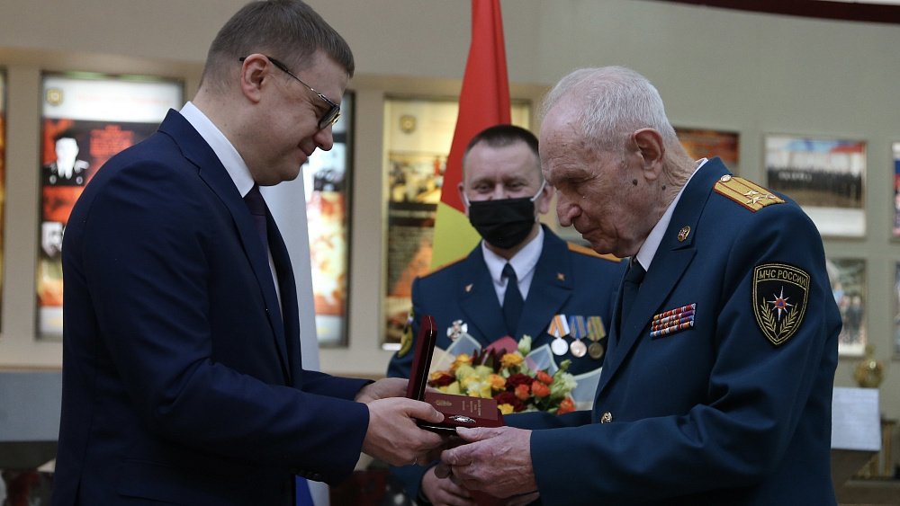 Челябинский ветеран пожарной охраны отметил 75 лет службы. И продолжает работать