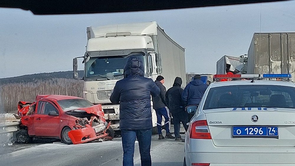 В Челябинской области ребенок пострадал в ДТП с фурой и легковушкой