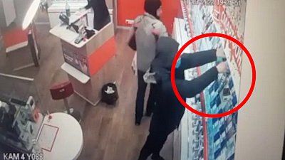 Видео ограбления салона сотовой связи в Златоусте