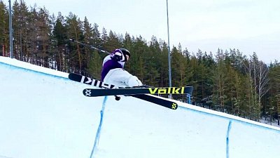 Александра Глазкова из Миасса завоевала золото чемпионата России по фристайлу