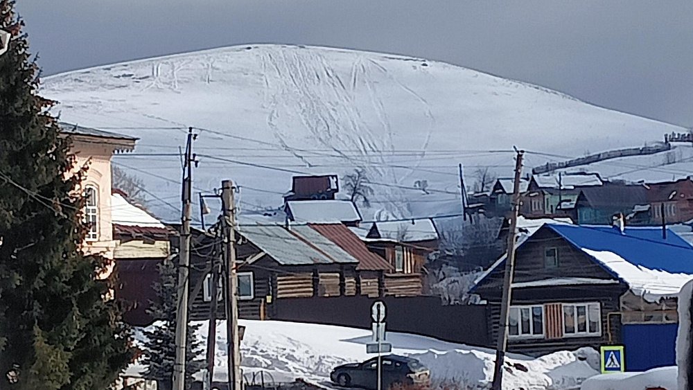 В Нязепетровске установка поклонного креста в центре города вызвала осуждение жителей