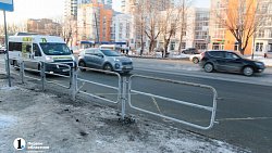 Обезопасить челябинцев на «остановке смерти» решили серыми заборчиками