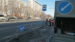 Обезопасить челябинцев на «остановке смерти» решили серыми заборчиками