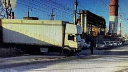 В Миассе столкнулись грузовик и легковушка