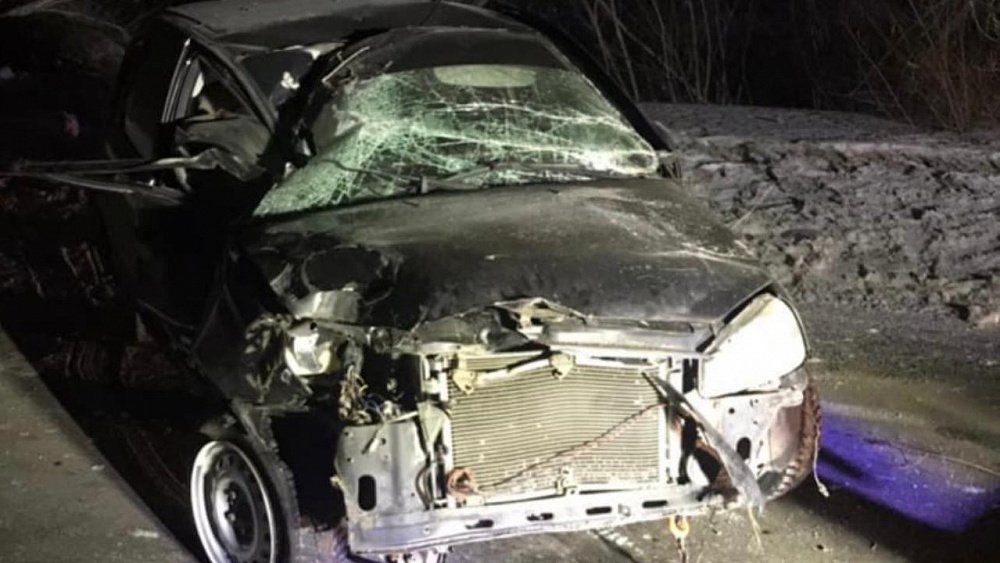 В Троицке водитель легковушки вылетел в кювет и погиб