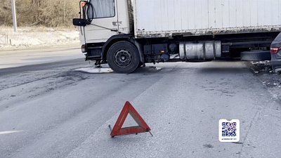 В Миассе фура влетела в легковую машину